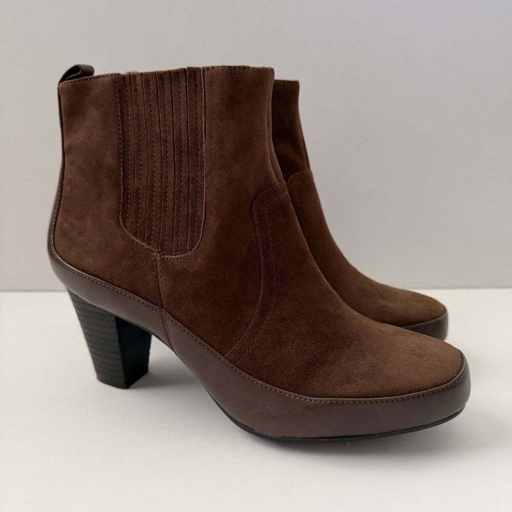 Clarks Bendables Womens 8M Brown Suede Leather Ankle Boots Heeled Booties